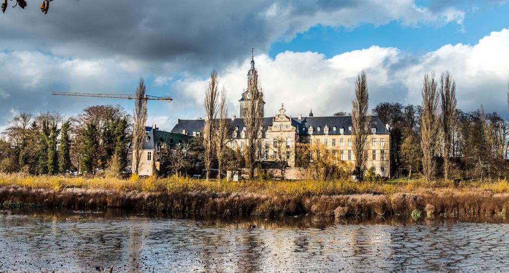 ©Karl Bruninx Zicht op Abdij van Park met vijvers