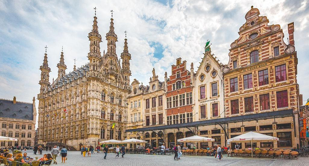 Grote Markt in Leuven met het stadhuis Grote Markt in Leuven met het stadhuis