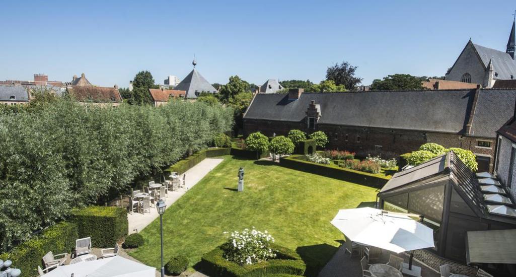 Uitzicht op de tuin van Begijnhof Hotel