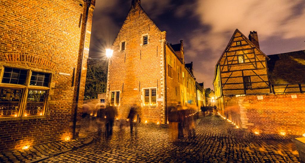 ©JoëlHoylaerts Begijnhof bij kaarslicht tijdens Wintertijd Leuven