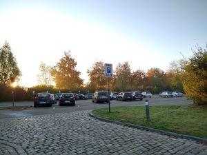 Abdij van Park beschikt over een beperkte gratis parking voor korte duur (4 uur met parkeerkaart) ter hoogte van de Mariapoort. Abdij van Park beschikt over een beperkte gratis parking voor korte duur (4 uur met parkeerkaart) ter hoogte van de Mariapoort.