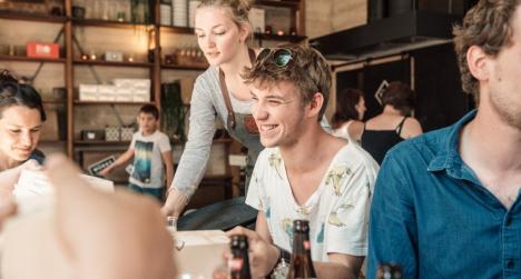 ©Karl Bruninx Lunch met bier in Wurst