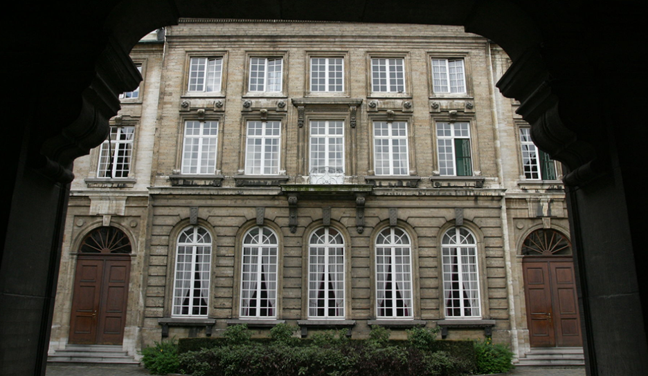 Zicht op het Heilige Geestcollege in de Naamsestraat